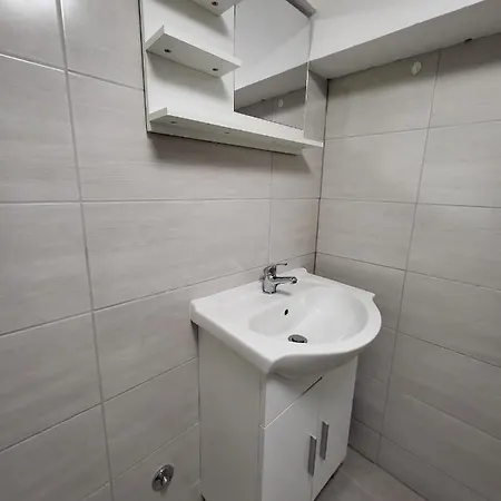 Zele Koic 2 Starigrad Paklenica